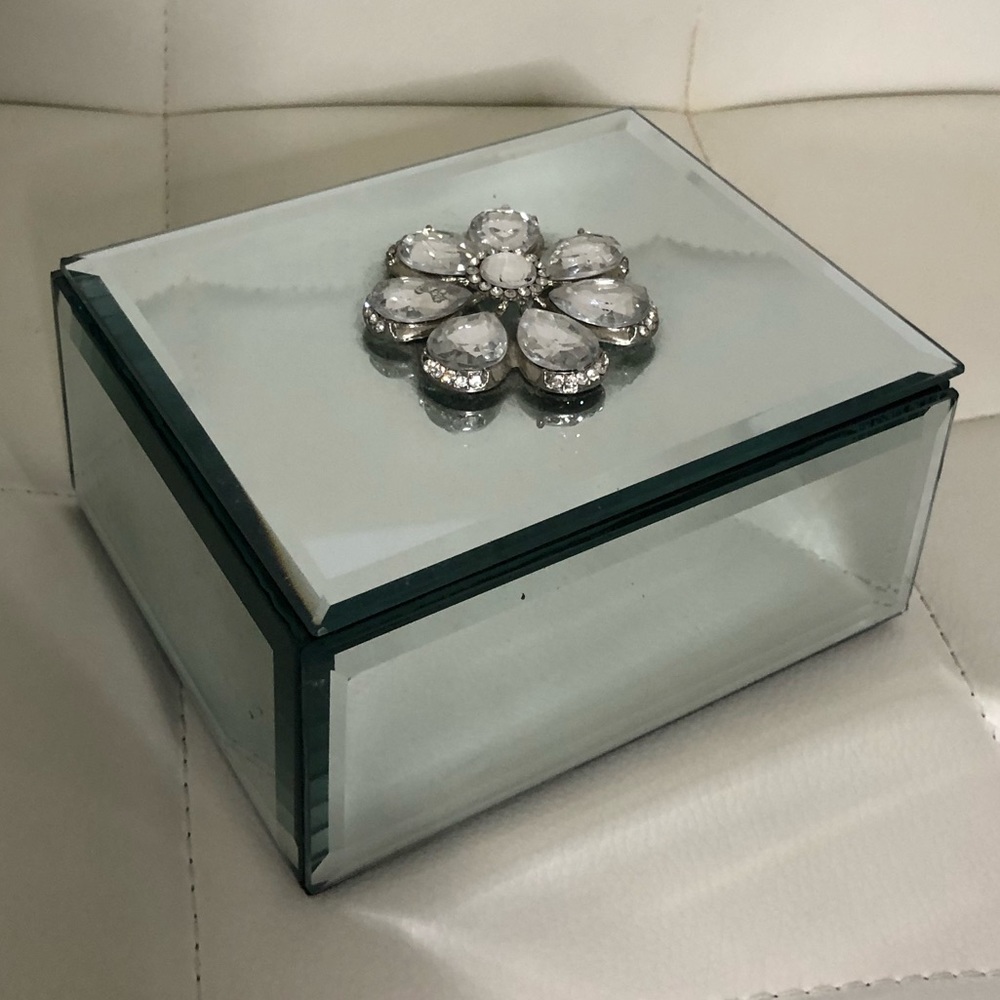Jewelry box